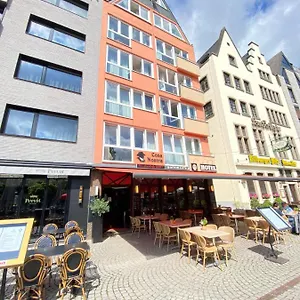 Hotel Drei Kronen, Kolonia