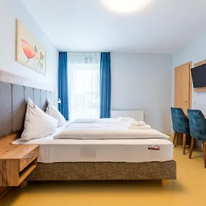 Hotel Arena, Kolonia