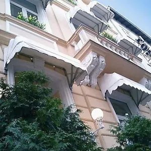 Hotel Buchholz Downtown, Kolonia